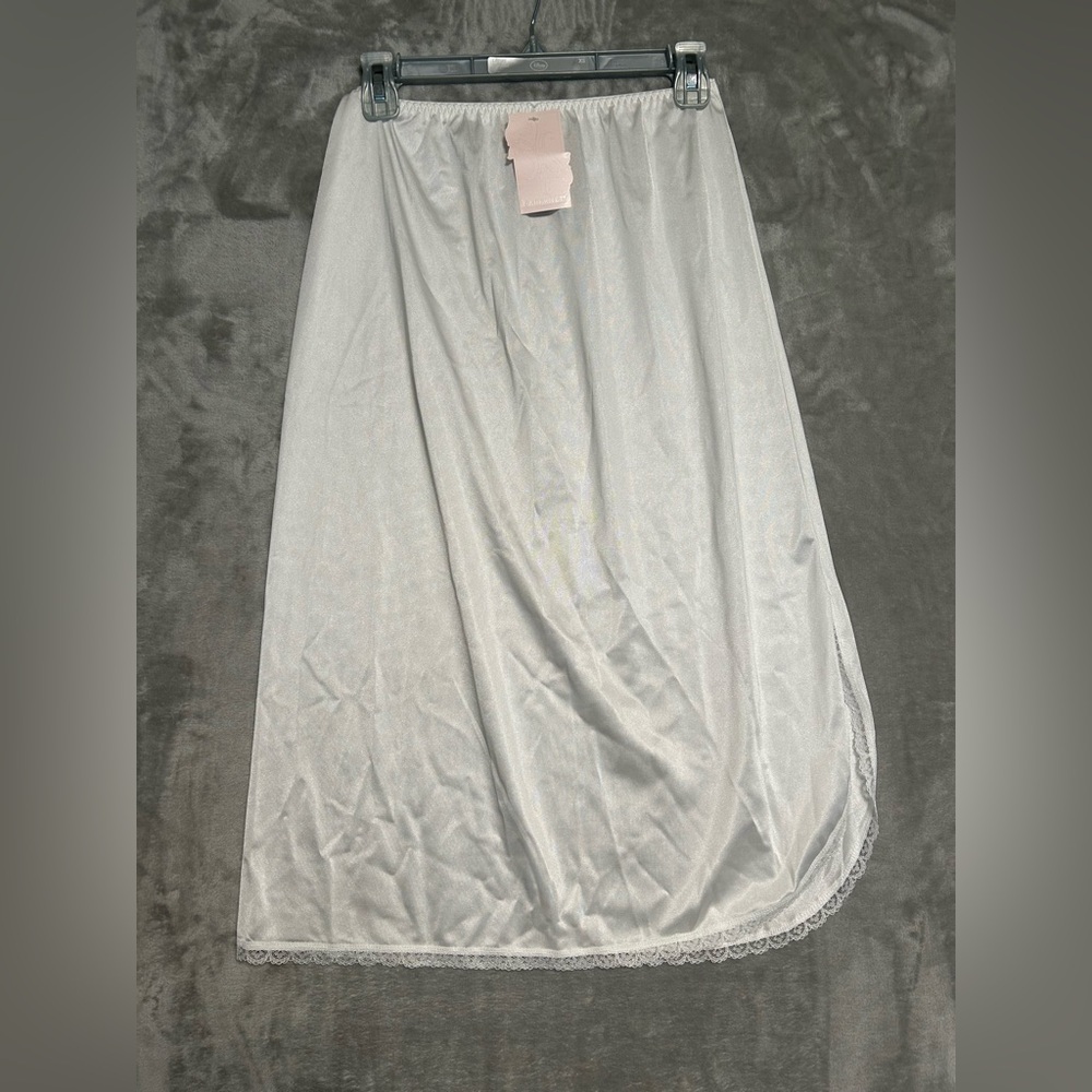 Cabernet Satin Feel Slip Skirt Women’s Medium White Side Slit